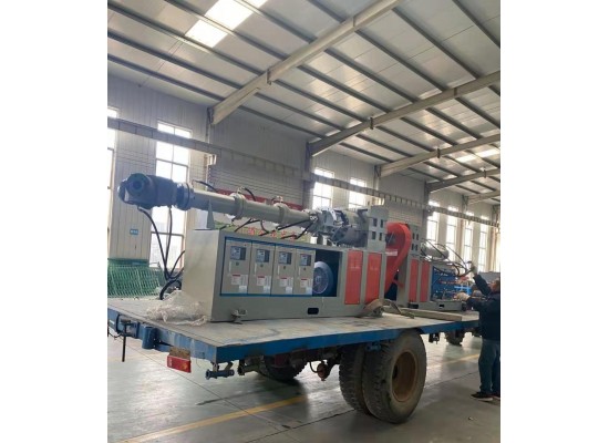 客戶(hù)自提75型橡膠擠出機(jī)
